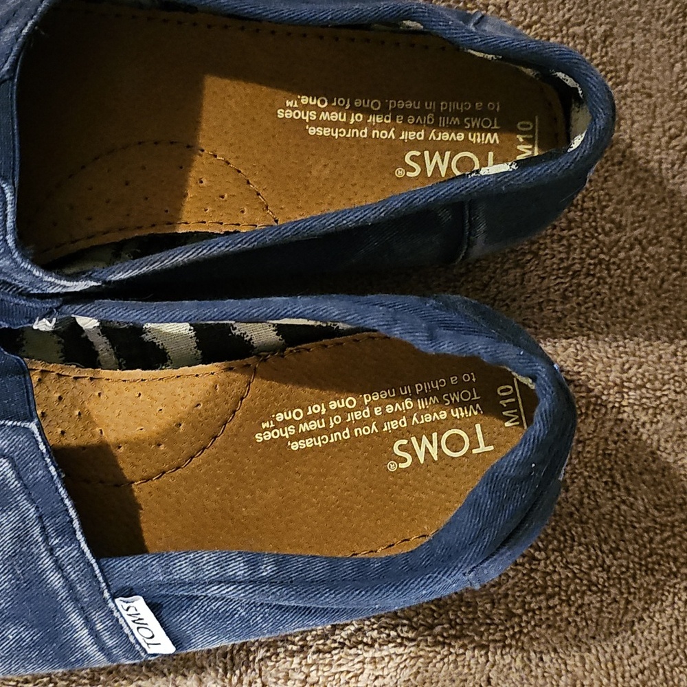 NWOT TOMS Navy Casual Slip-Ons, Size 10 - Picture 2 of 3